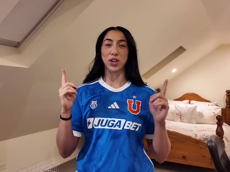 Ex campeona de la WWE, hincha de la U, debutará en la lucha libre de Chile