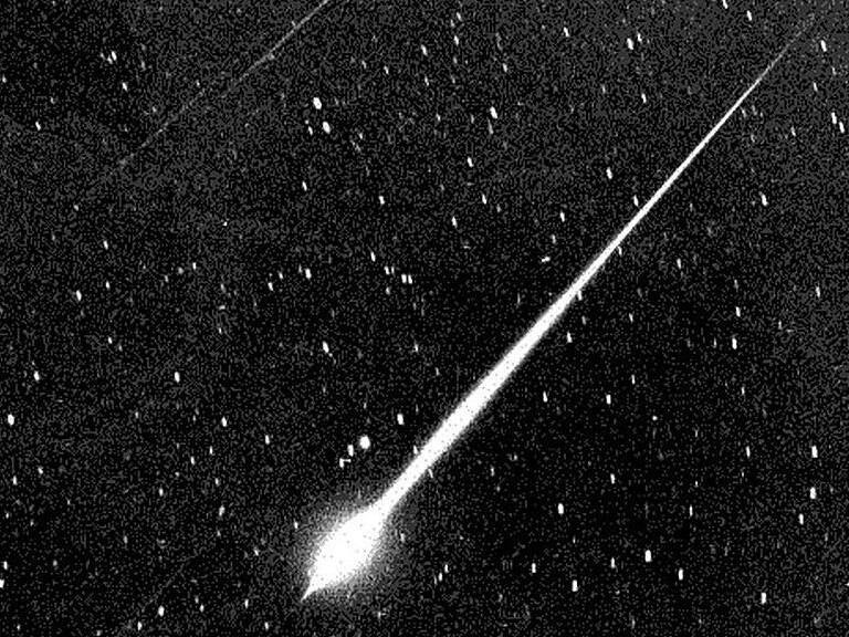 Con luz y estruendo: Registran supuesta caída de meteorito en Región Aysén