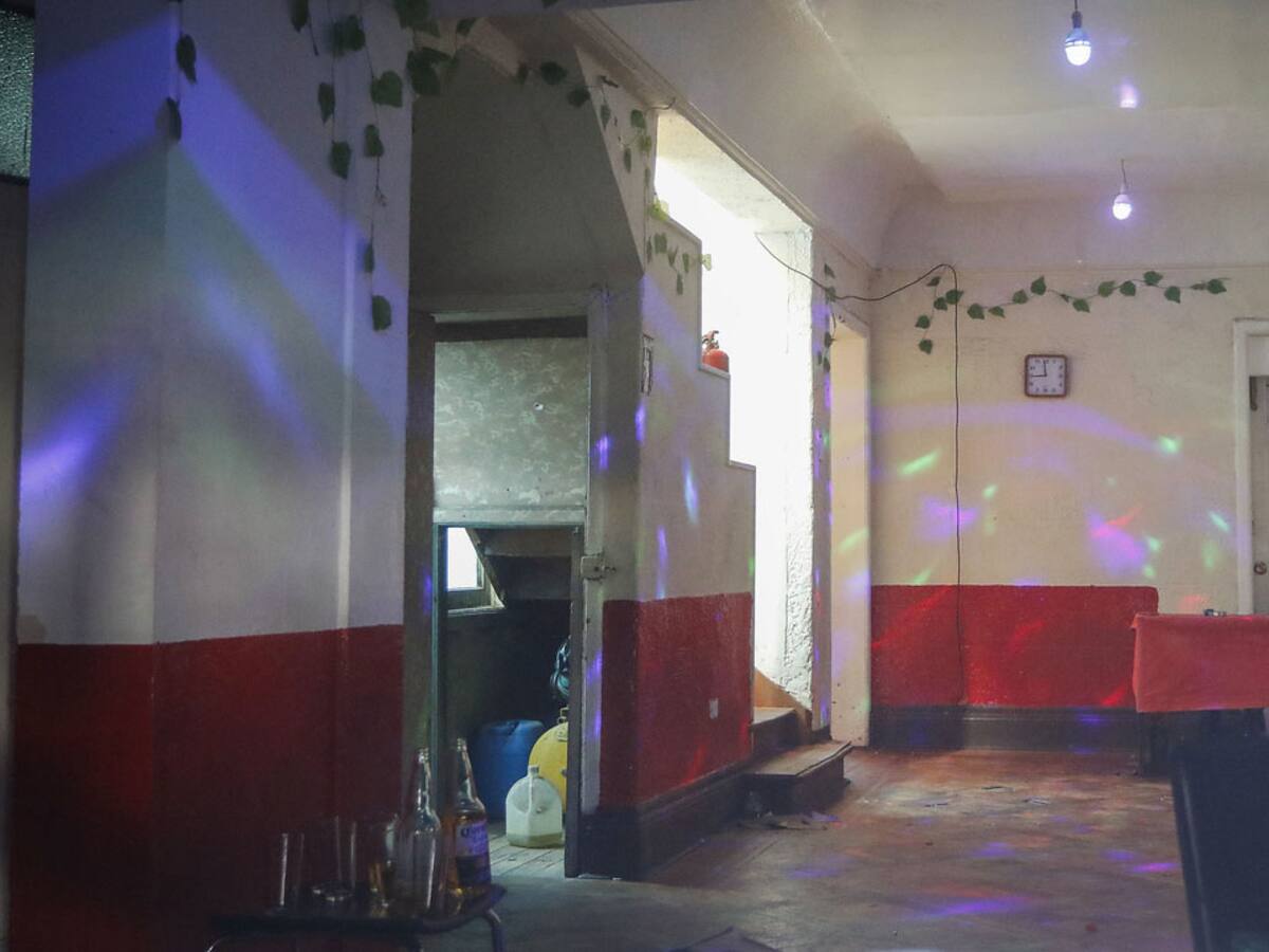 Corte dejó en libertad y sin cautelares a hombre acusado de organizar fiesta clandestina en Santiago