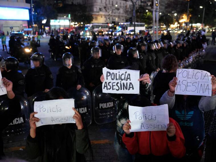 Manifestación por la muerte de fotorreportero en la capital de Argentina