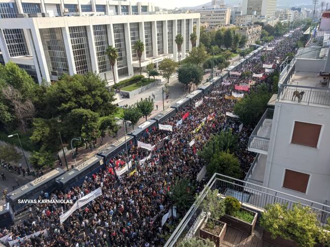 Manifestación en contra de un grupo neonazi en Atenas