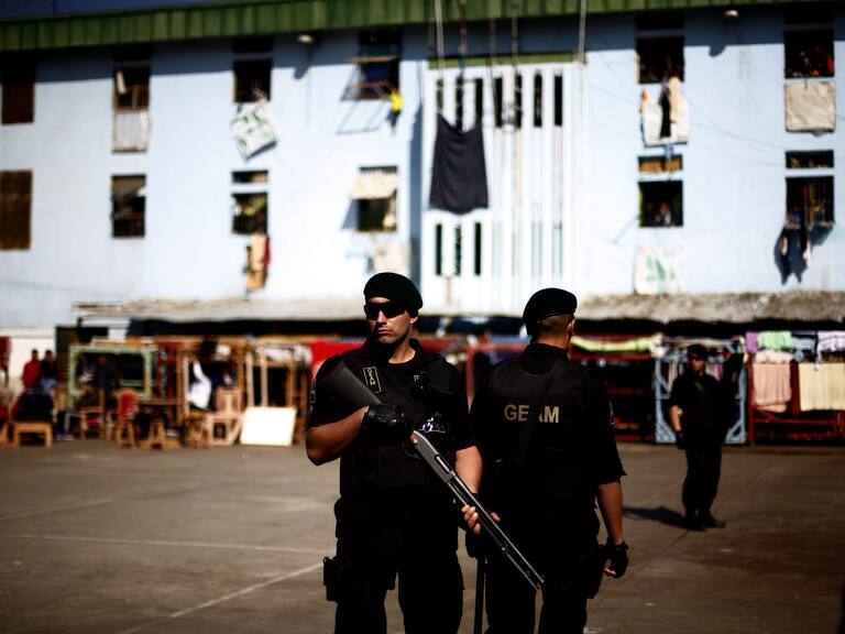 15 de MAYO de 2013/SANTIAGO
Gendarmeria ,durante la visita a la Carcel Colina II, centro penitenciario que destaca por la motivación de sus reclusos por el desarrollo de iniciativas medioambientales
FOTO: JUAN GONZALEZ / AGENCIAUNO
.
