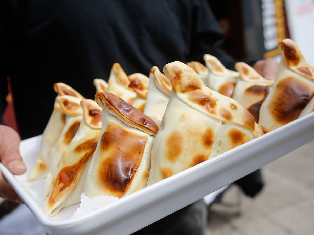 TasteAtlas ubica a la empanada chilena entre las 100 mejores masas saladas del mundo