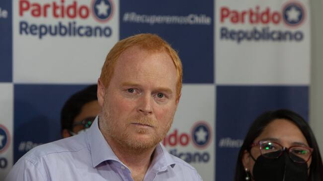19 de Enero de 2022/SANTIAGOEl presidente del Partido Republicano, Rojo Edwards, condena las recientes jornadas de violencia en la Macrozona Sur del país y emplaza al presidente electo, Gabriel Boric, a comprometerse no dialogar con el terrorismo
FOTO: LUKAS SOLIS/AGENCIA UNO