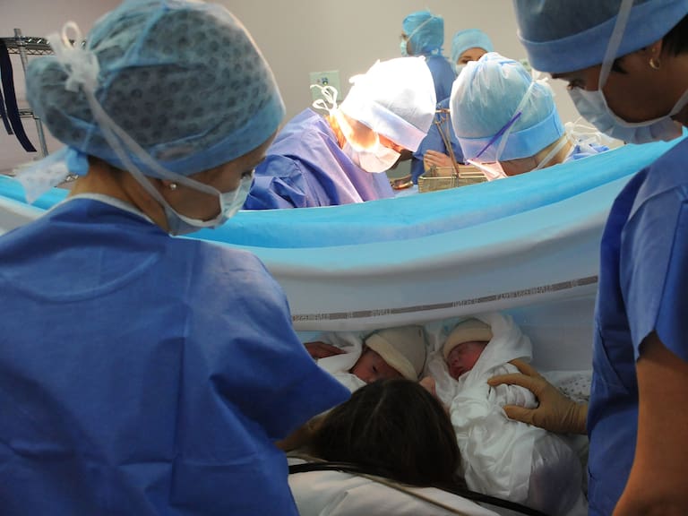 Ley Adriana: Cámara aprobó proyecto que sanciona la violencia gineco-obstétrica