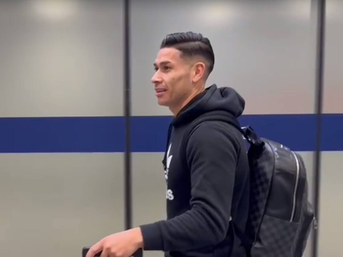 «Feliz de volver»: Óscar Opazo llega a Chile para ser refuerzo de Colo Colo tras su breve paso por Racing