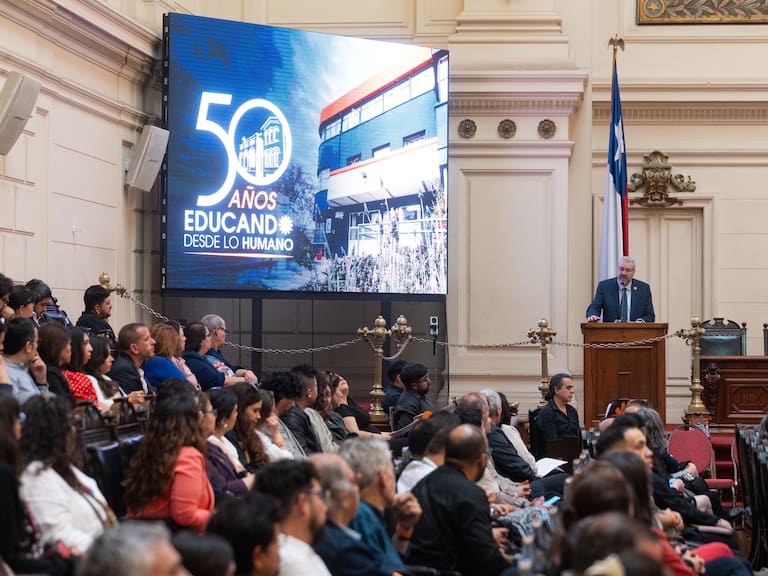 Rector UAcademia Álvaro Ramis: “El pensamiento crítico y la educación humanista son las mejores defensas frente al miedo y la violencia”