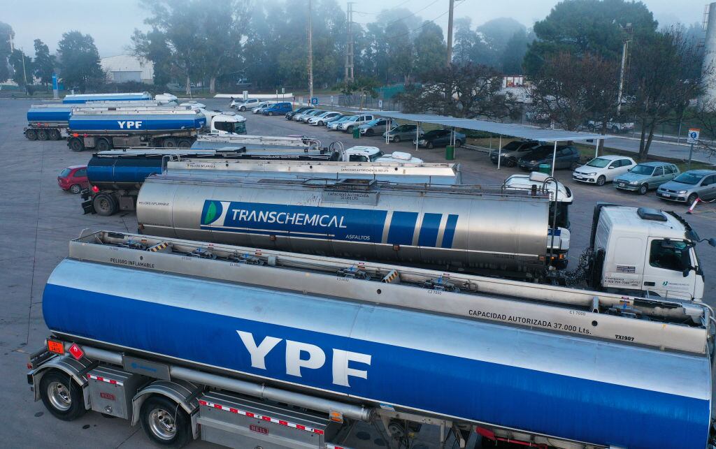 Centro de distribución de la empresa YPF en La Plata de Argentina