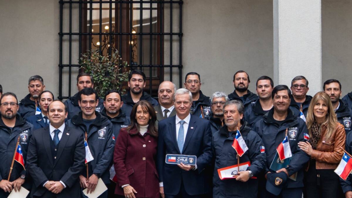 “Nos sentimos orgullosos”: Presidente Kast encabezó ceremonia de reconocimiento a rescatistas que viajaron a Venezuela