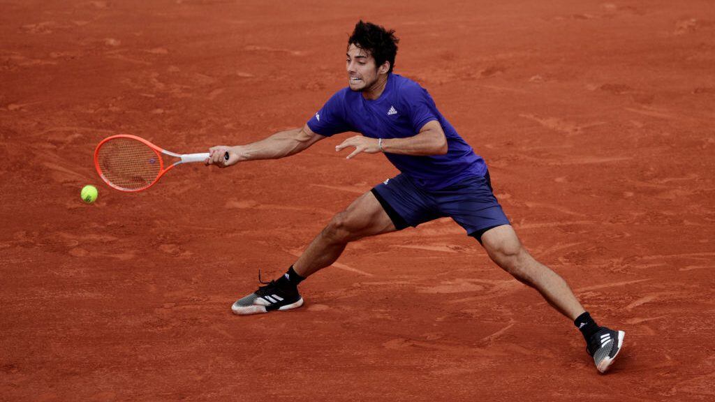 PARIS, FRANCE - JUNE 06: Cristian Garin of Chile plays a forehand during his Men's Singles fourth round match against Danil Medvedev of Russia on day eight of the 2021 French Open at Roland Garros on June 06, 2021 in Paris, France. (Photo by Adam Pretty/Getty Images)