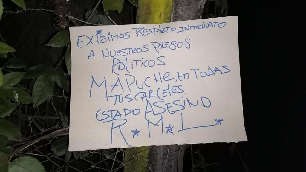 Mensajes encontrados en el sitio del suceso. / Cedida.