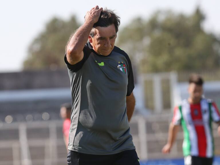 Gustavo Costas y el polémico penal contra Palestino en La Calera: «Dan ganas de tirar todo a la mierda»