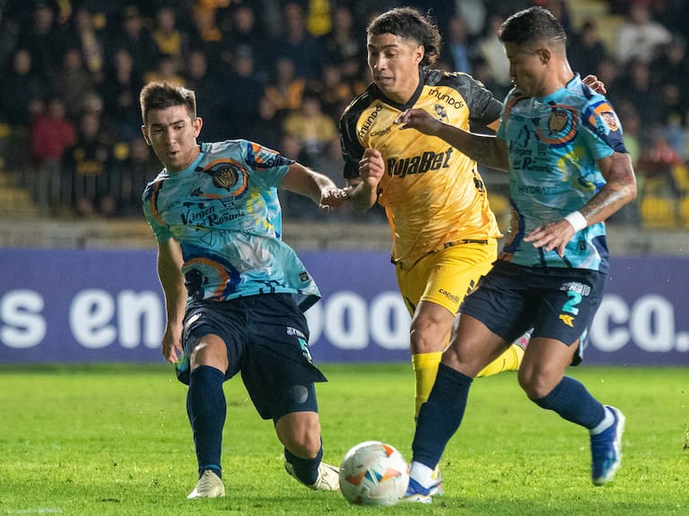 “En los entrenamientos hace cosas mucho mejor que en los partidos”: en Coquimbo Unido miran con calma el futuro de Luciano Cabral