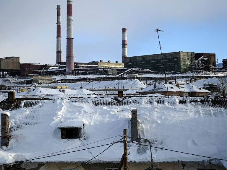 Rusia evalúa enviar a sus presos a limpiar la contaminación que afecta el Ártico