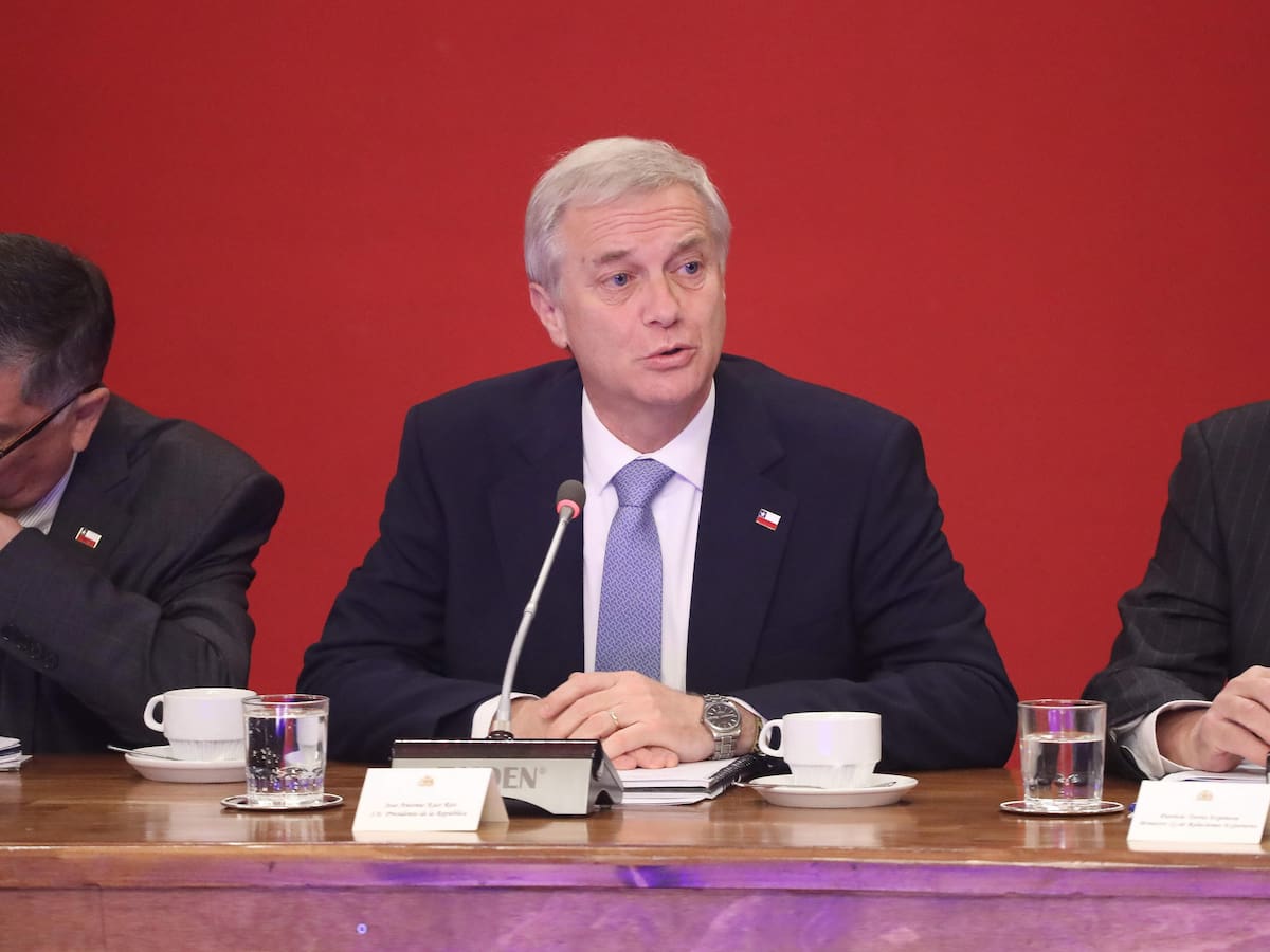 Presidente Kast firma proyecto que obliga a autoridades a realizarse test de drogas y perder el cargo si dan positivo