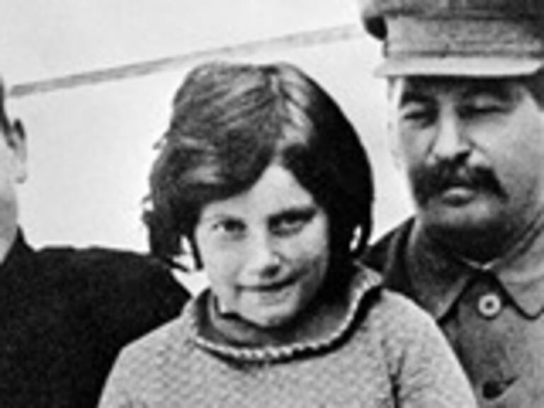 Las extravagantes imágenes de la nieta de Stalin