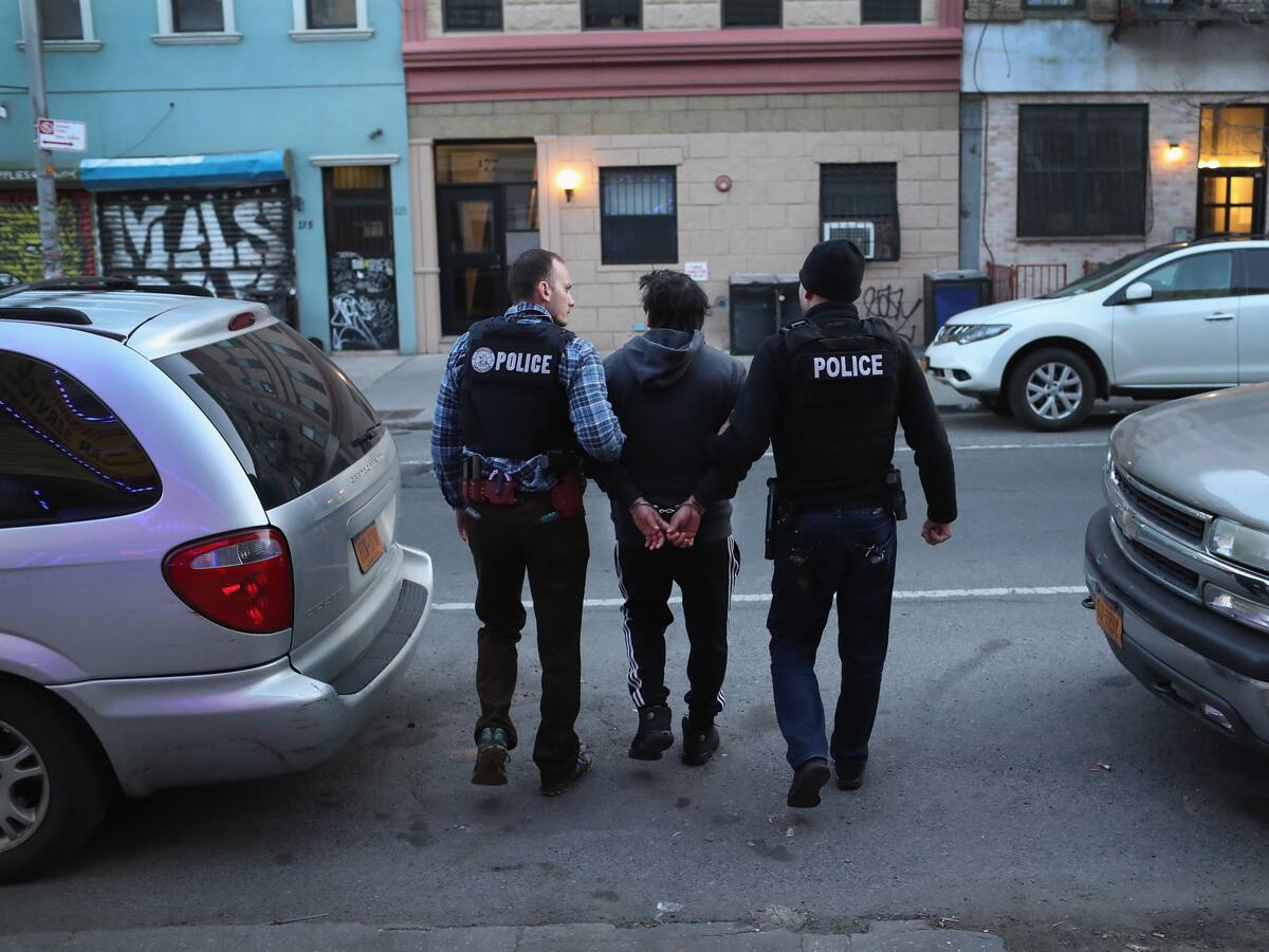 Cuatro chilenos detenidos en Ohio por robo a mansiones de lujo: superestrella de la NFL fue una de sus víctimas