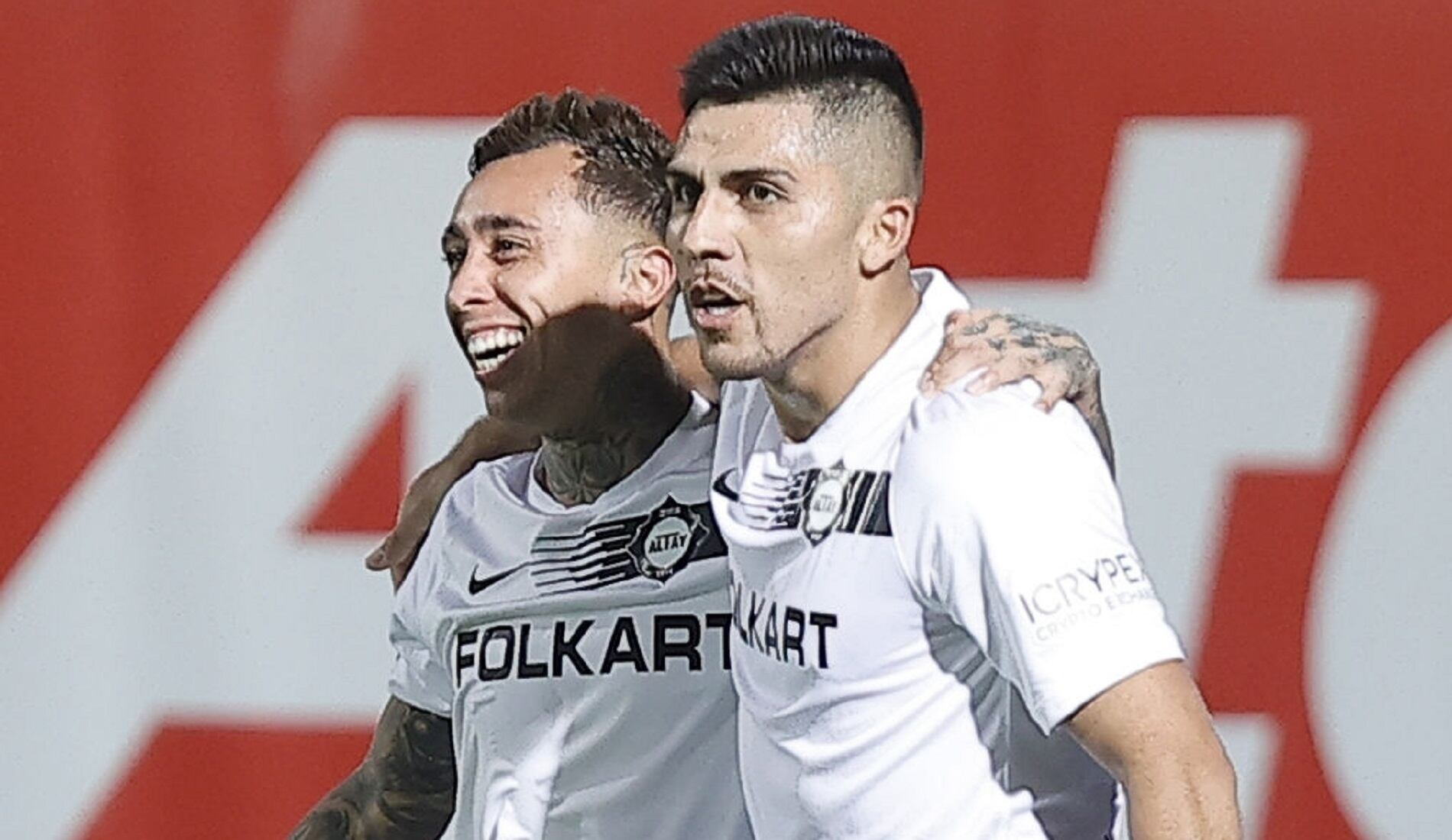 ANTALYA, TURKEY - AUGUST 21: Altay Martin Rodriguez (L) and Cesar Pinares (R) of Altay celebrate after a goal during Turkish Super Lig match between Aytemiz Alanyaspor and Altay at Bahcesehir Okullari Stadium in Antalya, Turkey on August 21, 2021. (Photo by Mustafa Ciftci/Anadolu Agency via Getty Images)