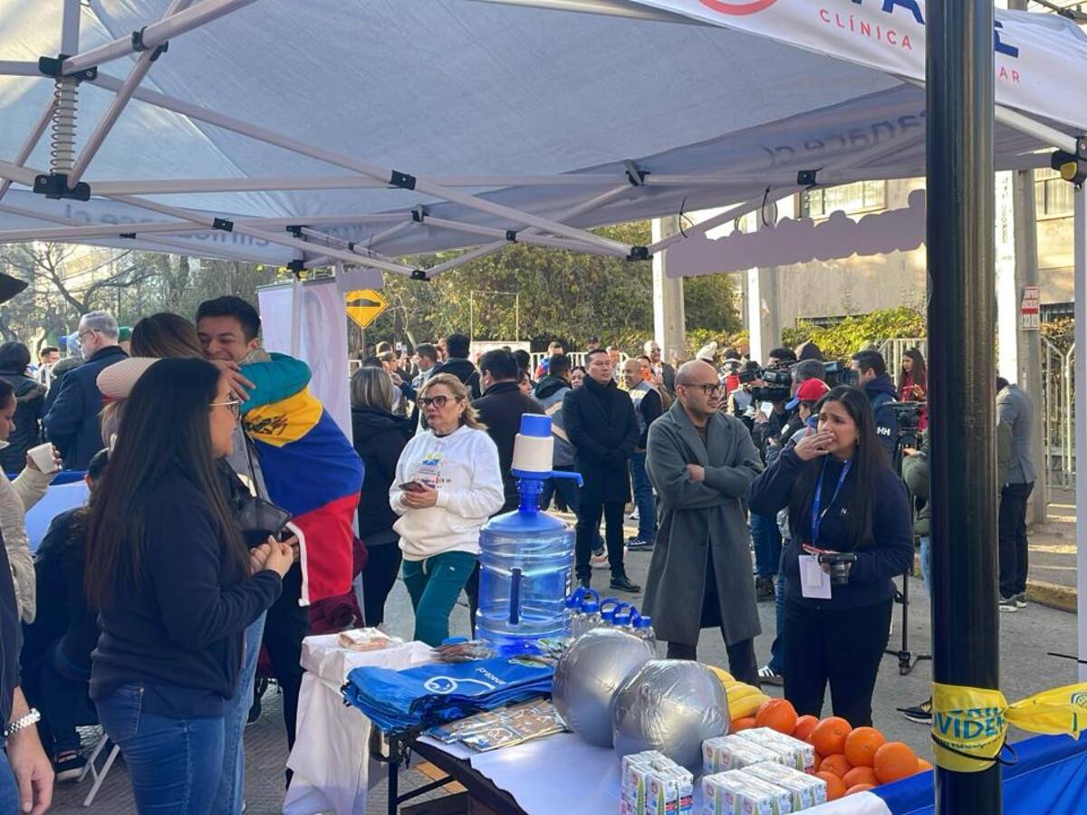 Elecciones presidenciales 2024: residentes venezolanos en Chile ya comienzan a votar en Santiago