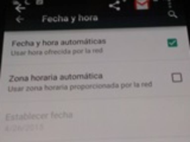 ¿Cómo arreglar la hora de tu smartphone si se cambió sola?
