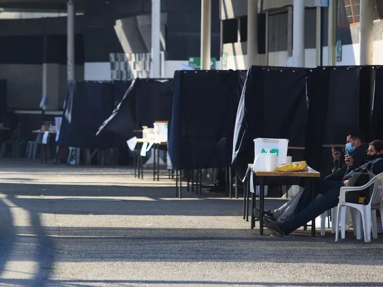 Elecciones Presidenciales en Chile: qué puedes hacer y qué no en el local de votación para segunda vuelta del domingo