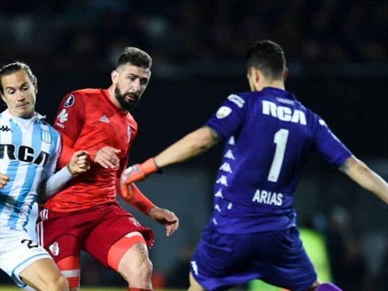 Gabriel Arias y Franco Armani fueron protagonistas en empate entre Racing y River Plate