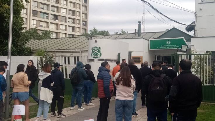 Largas filas en comisarías durante la mañana