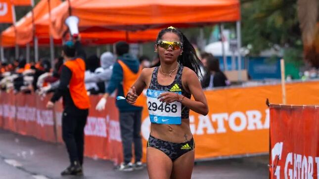 Jennifer González destaca presencia femenina en el Maratón de Santiago