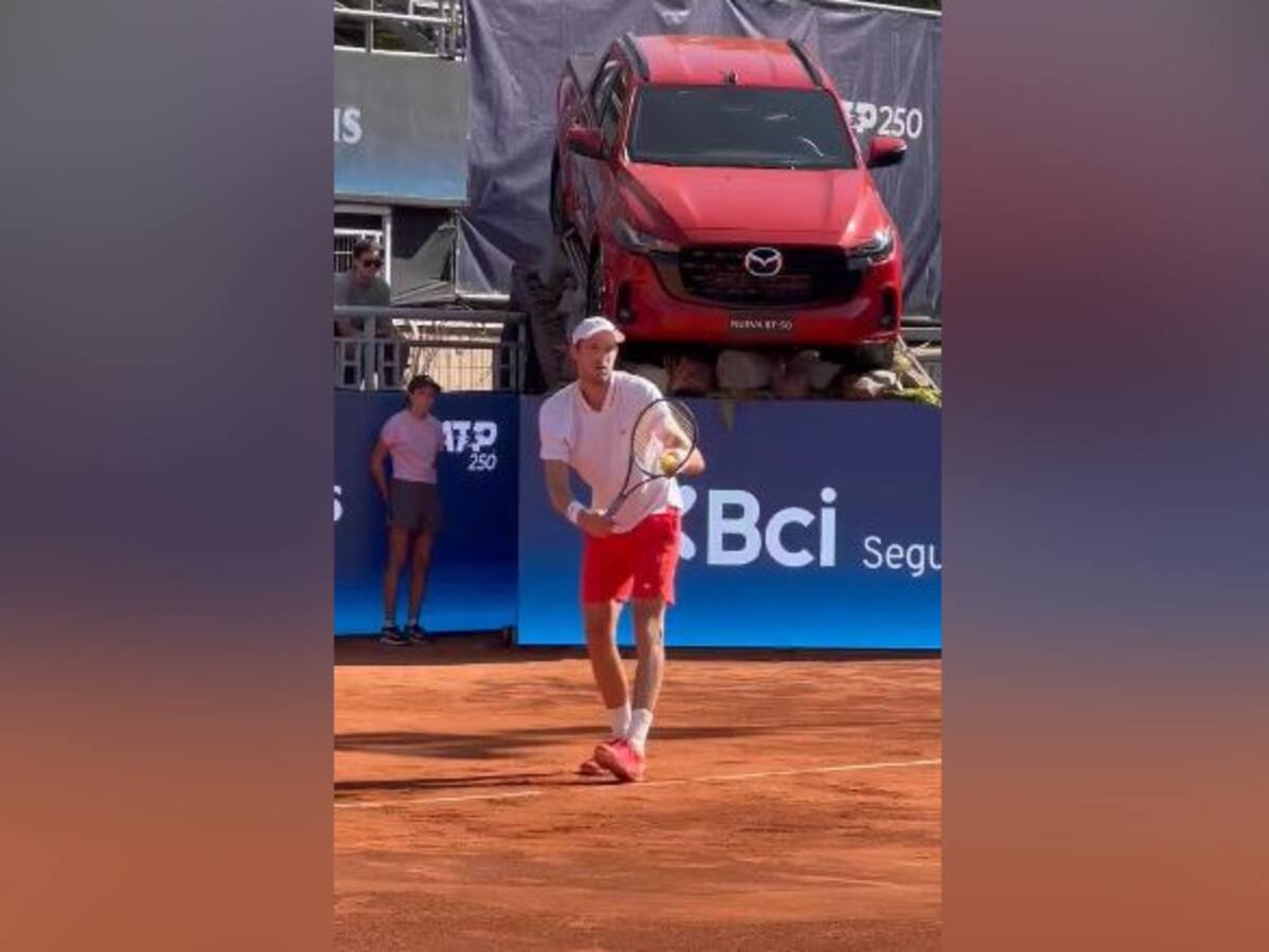 Nicolás Jarry no aprovecha su mejor horario, pierde tres puntos de partido y cae eliminado en la primera ronda del Chile Open
