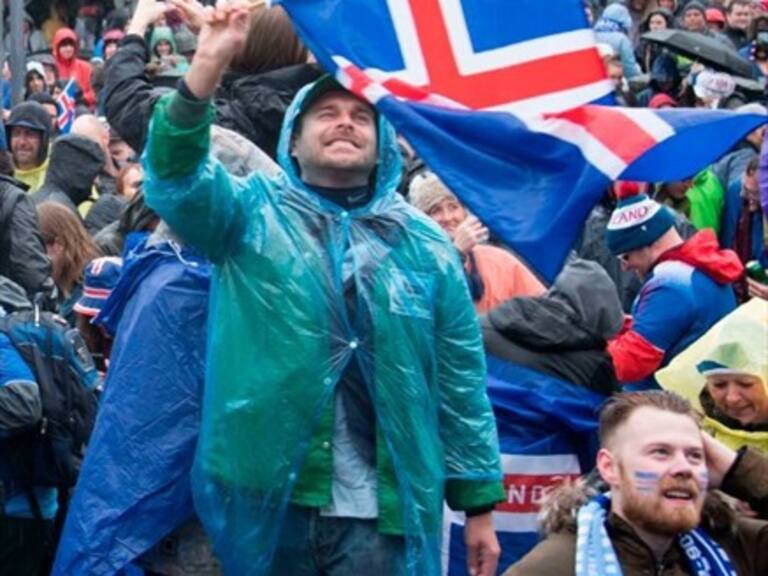 El grito vikingo de los hinchas de Islandia que «congeló» a Argentina en Rusia
