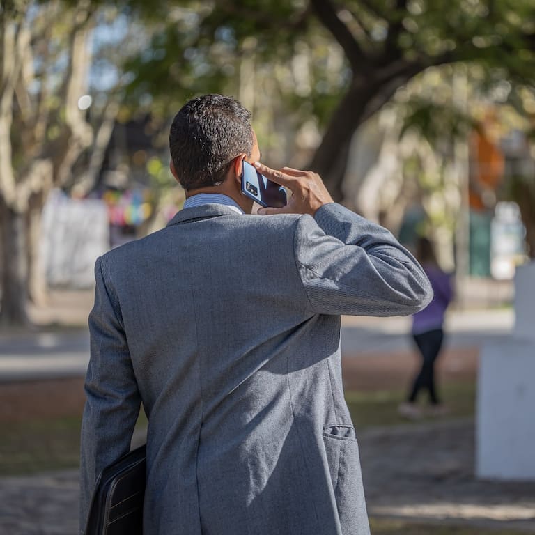 Ratifican multas a empresa de telecomunicaciones por irregularidades en el registro de asistencia de sus trabajadores