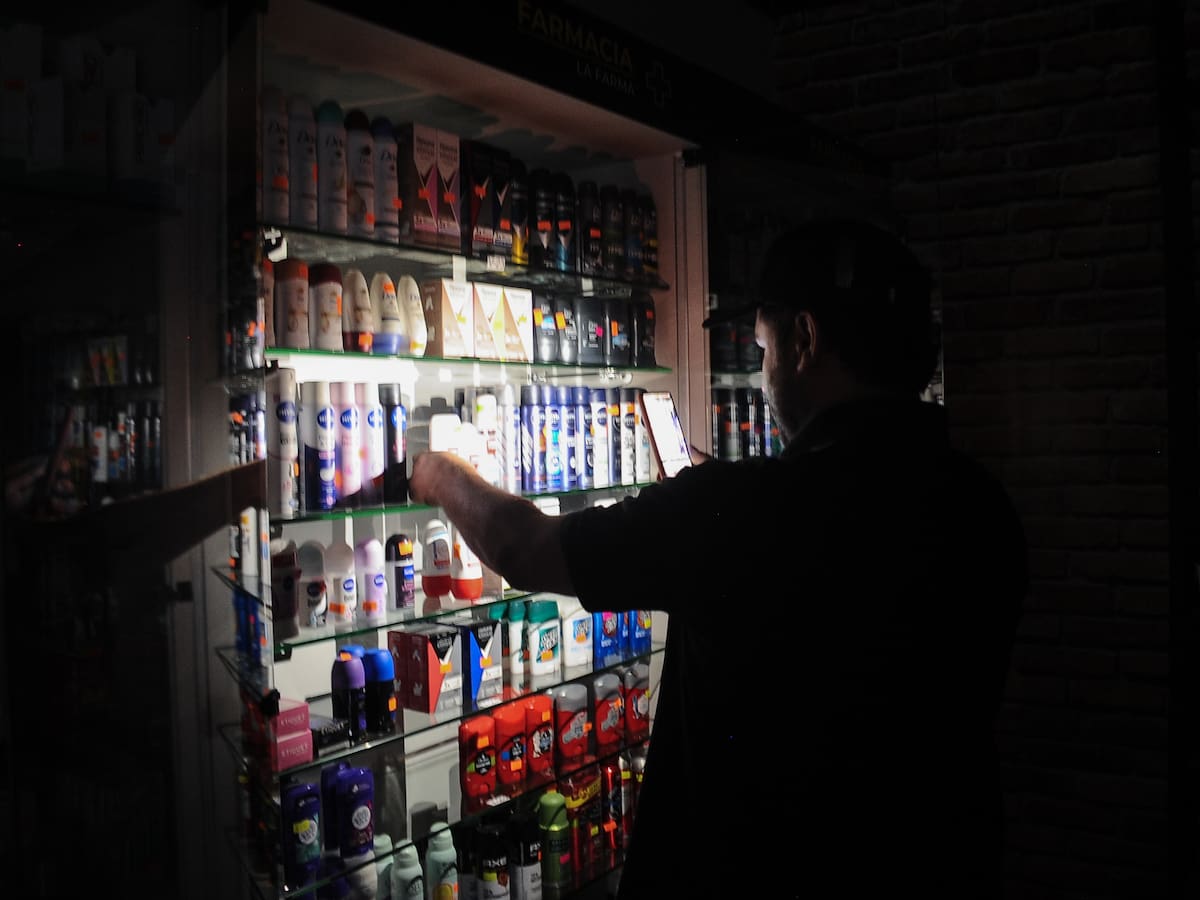 Corte de luz en Chile: estas son las millonarias pérdidas en el comercio que dejó el apagón, según la CCS