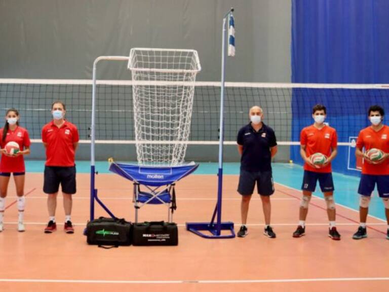 PODCAST | Santiago 2023: Federación de Vóleibol de Chile recibió nueva implementación para las selecciones indoor