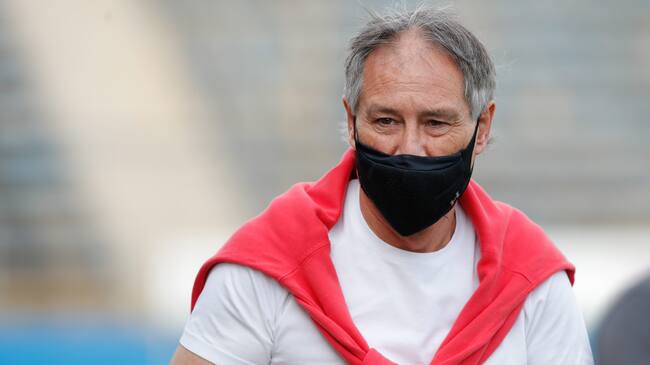 19 de Enero del 2021/SANTIAGOEl Director Técnico de Universidad Católica Ariel Holan(c) ,durante el partido valido por la Trigésima Primera fecha del Campeonato Nacional AFP PlanVital 2020, entre Universidad Católica vs Everton, disputado en el Estadio San Carlos de Apoquindo.
FOTO:FRANCISCO LONGA/AGENCIAUNO