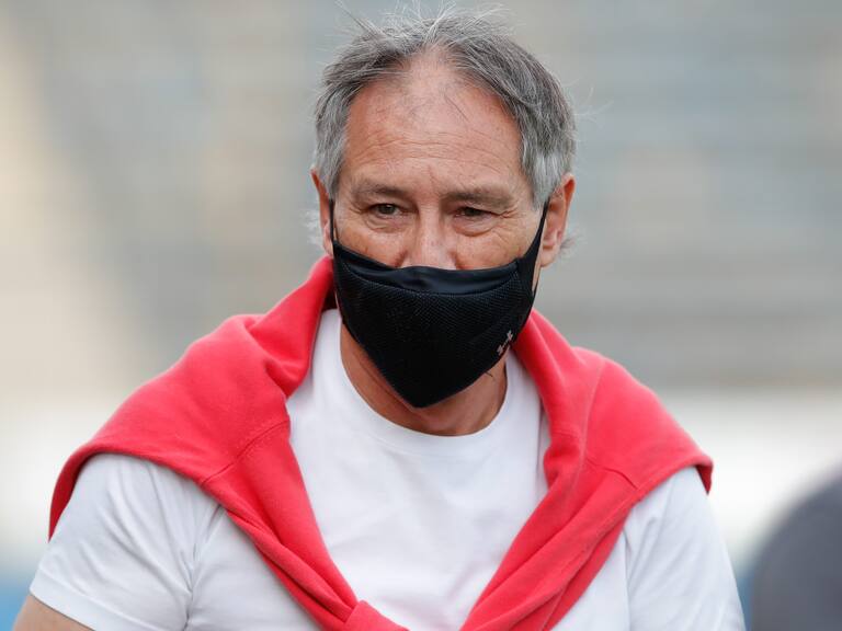 19 de Enero del 2021/SANTIAGOEl Director Técnico de Universidad Católica Ariel Holan(c) ,durante el partido valido por la Trigésima Primera fecha del Campeonato Nacional AFP PlanVital 2020, entre Universidad Católica vs Everton, disputado en el Estadio San Carlos de Apoquindo.
FOTO:FRANCISCO LONGA/AGENCIAUNO