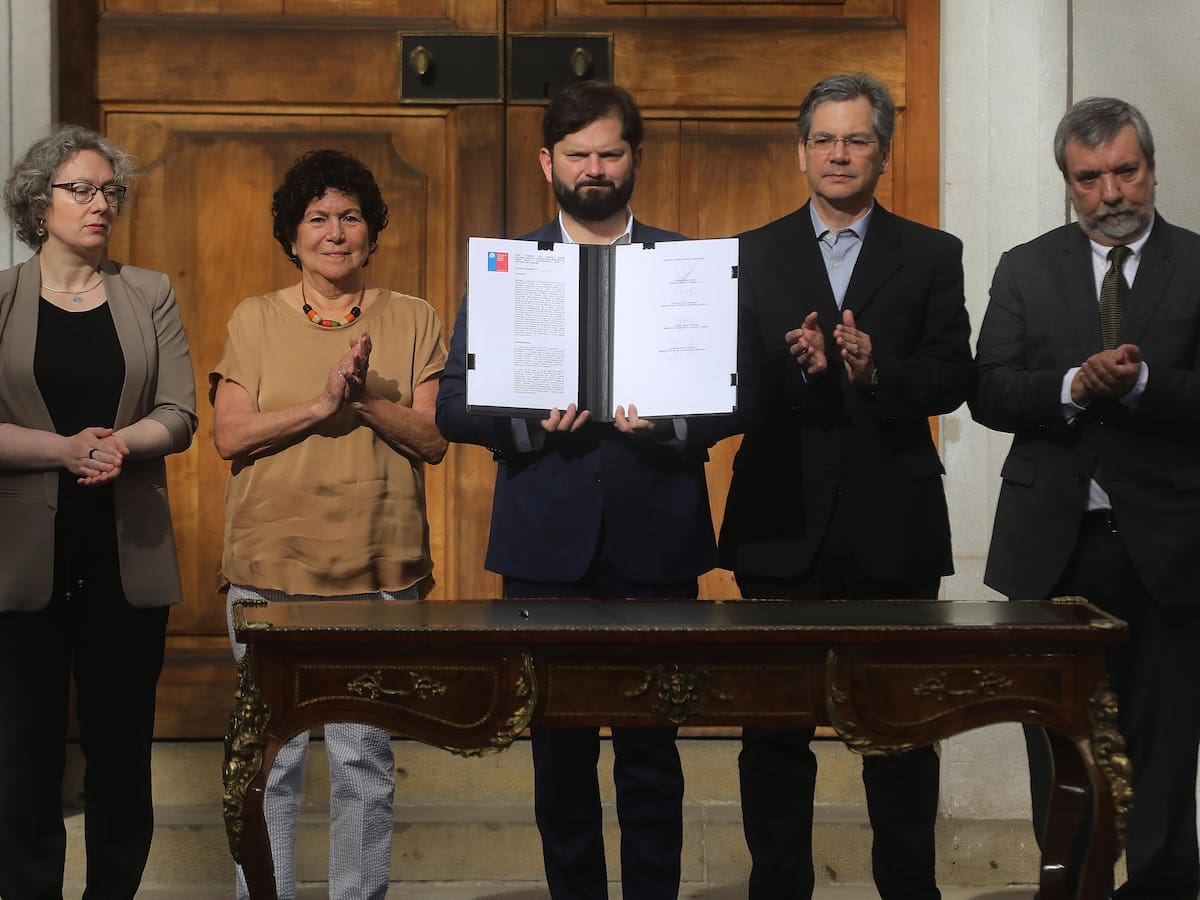 Presidente Boric anuncia Comisión Asesora para investigar violaciones a los DD. HH. de menores en cuidado estatal: “Es un acto de justicia”