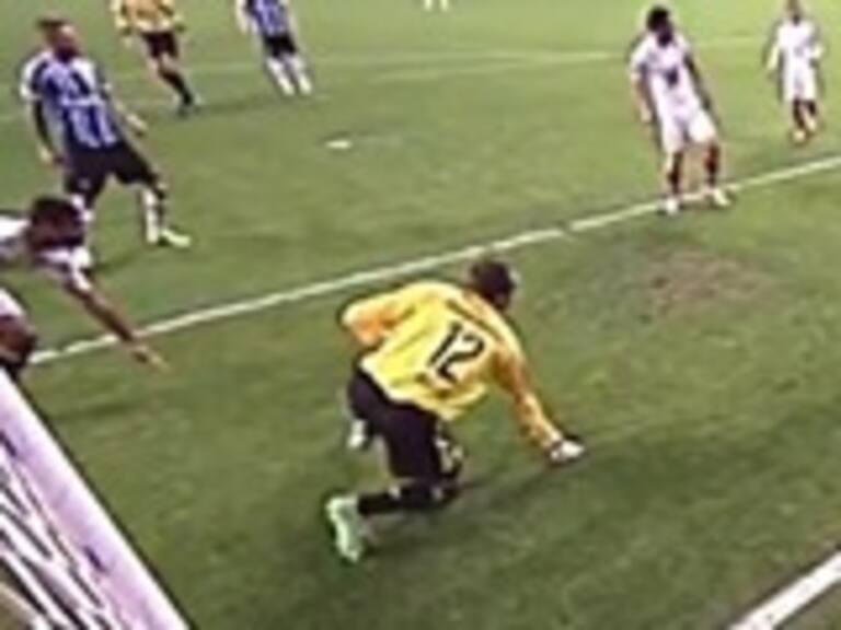 El gol perdido por el «elegante» Frickson Erazo