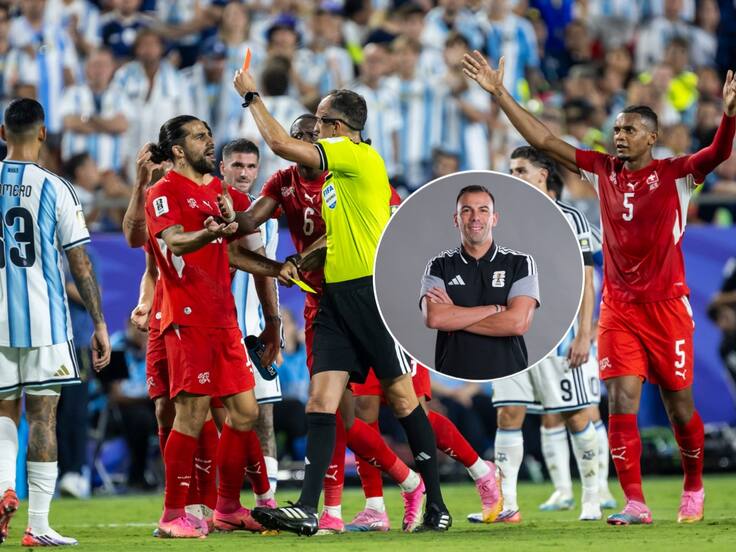 Árbitro chileno estuvo en el VAR en una de las grandes polémicas de Argentina en el Mundial y así explica la decisión