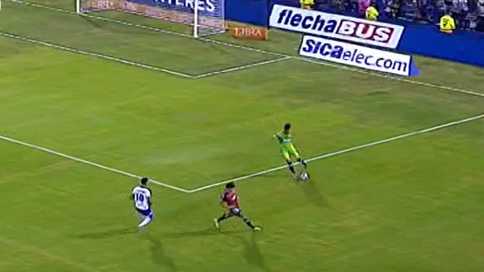 Arquero argentino sale del área y comete insólito error en goleada de Vélez Sarsfield ante Central Córdoba