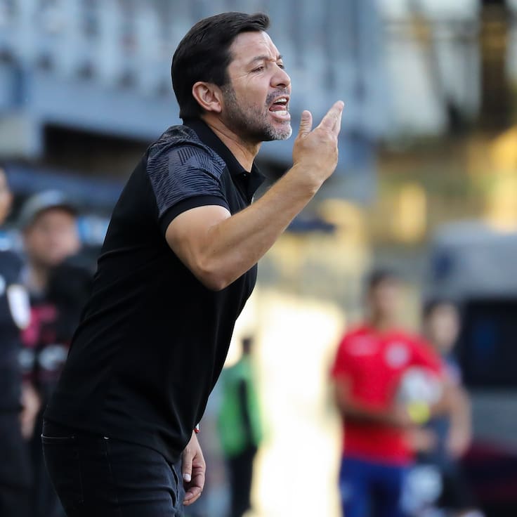 “Estar en Santiago puede generar una sensación de confort, y eso no lo queremos. Necesitamos futbolistas con hambre”