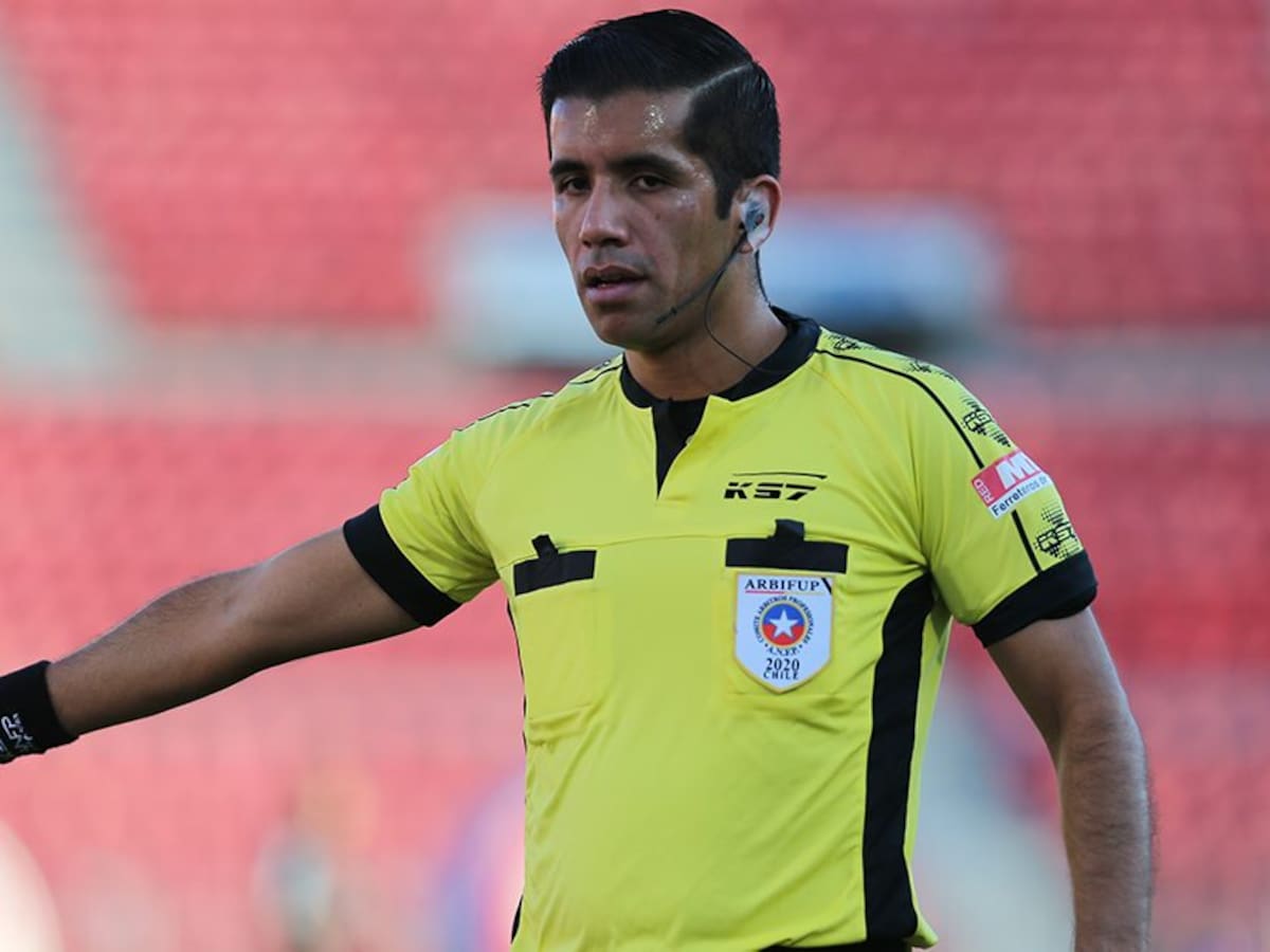 Javier Castrilli felicita a árbitro por castigar simulación en triunfo de Unión Española ante Colo Colo