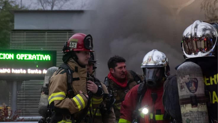 Incendio en Metro Santa Isabel deja 11 lesionados y un vagón destruido: estación seguirá cerrada