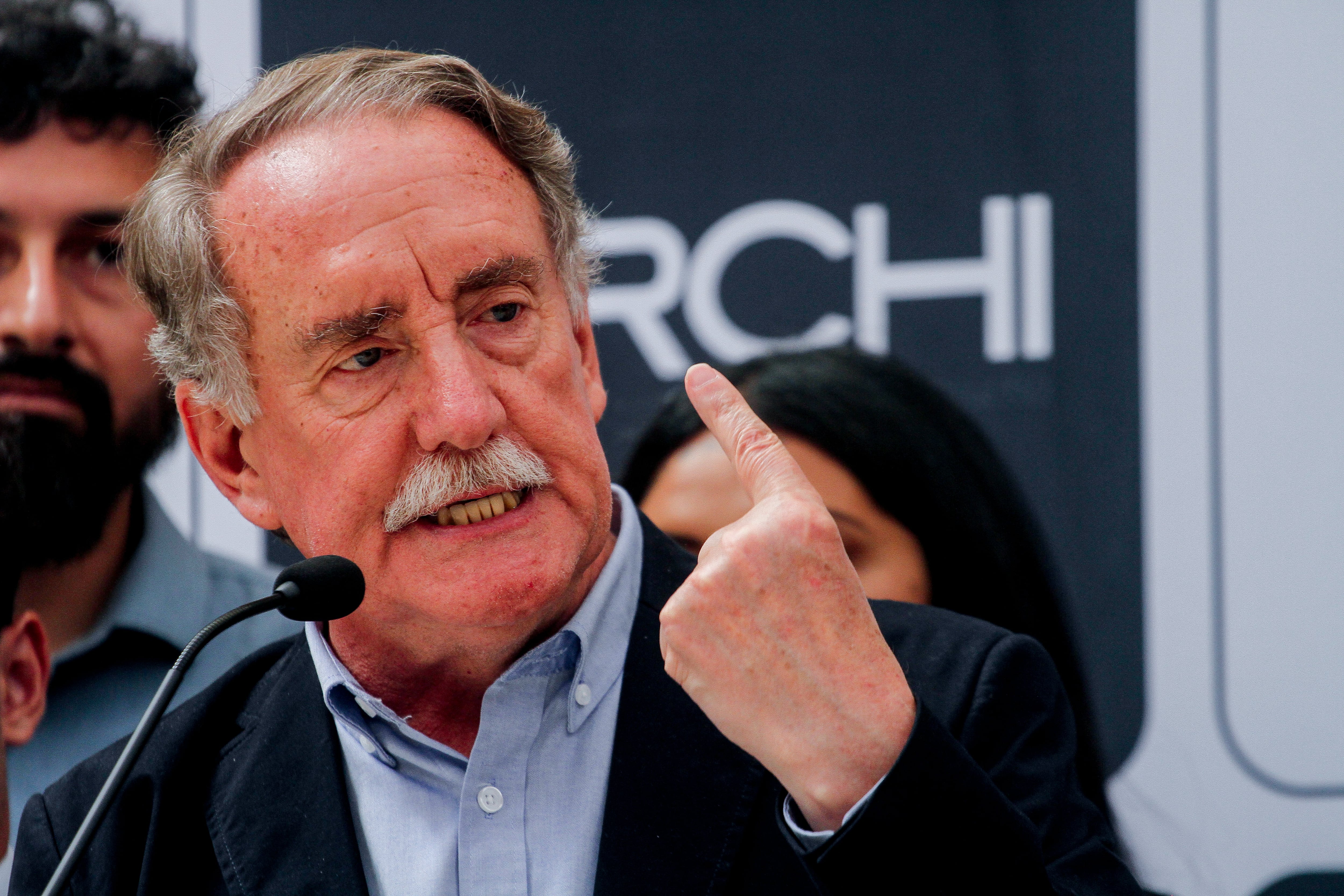 “Perjudica al pueblo”: Eduardo Artés descarta sumarse a reality y cuestiona el formato