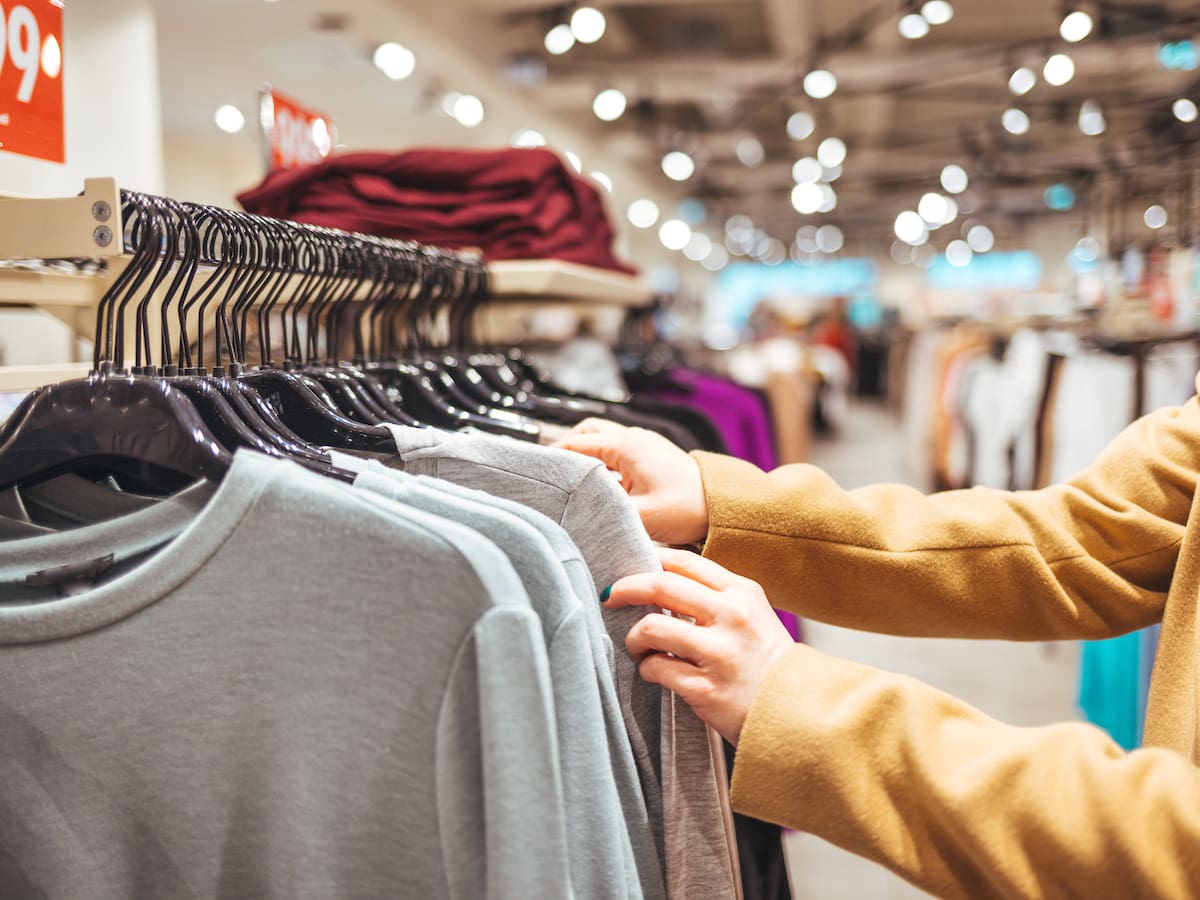 Tras anunciar su cierre definitivo: cadena del retail tiene remate final de ropa en sus últimos locales abiertos