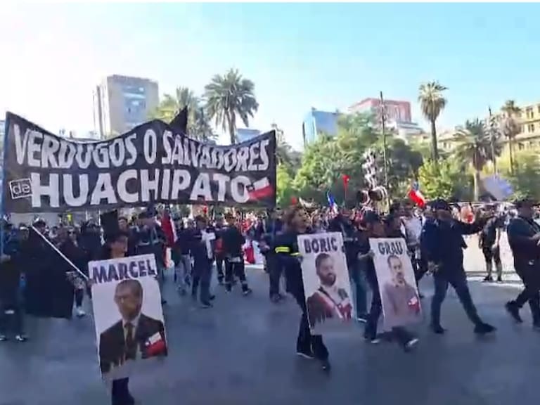 Captura | Los trabajadores de Siderúrgica Huachipato marchan en Plaza de Armas de Santiago