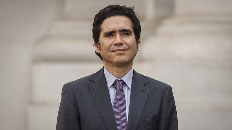 20 de abril del 2020/SANTIAGOIgnacio Briones, ministro de Hacienda, participa en el patio de los Cañones, de la presentación del proyecto de ley de ingreso familiar de emergencia en el Palacio de La Moneda.
FOTO: SEBASTIAN BELTRAN GAETE/AGENCIAUNO