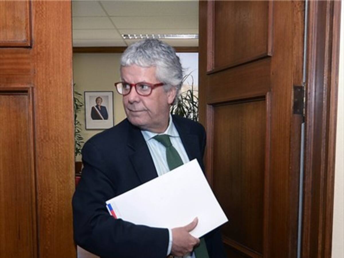 Ministro de Hacienda por alza bursátil: «Los inversionistas tenían una predilección» por Piñera