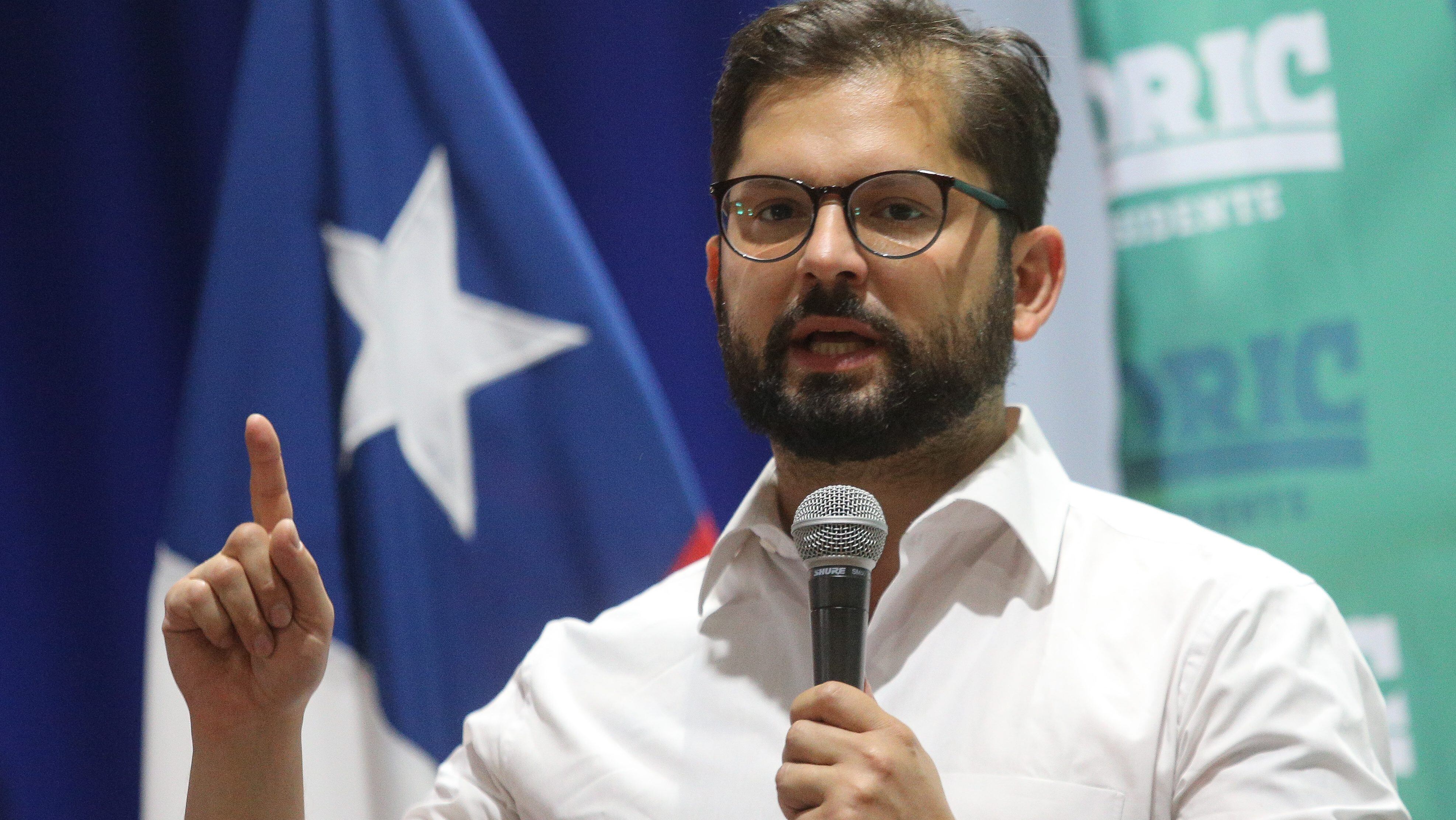 Gabriel Boric habló con joven que lo acusó de acoso sexual