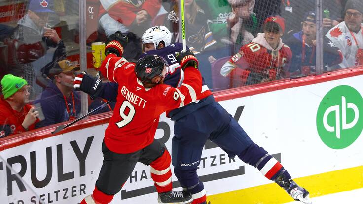 Tres peleas en nueve segundos: el rudo enfrentamiento entre las selecciones de hockey sobre hielo de Canadá y Estados Unidos