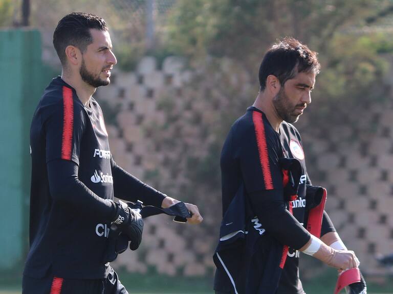 El emotivo mensaje de Claudio Bravo a Gabriel Arias tras la grave lesión del portero de Racing